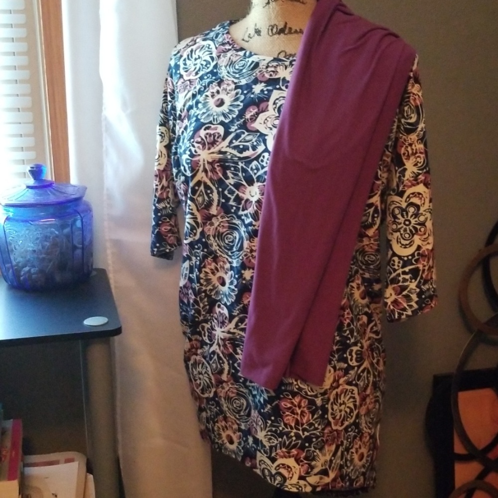 Lularoe Outfit.  2 PC top & leggings